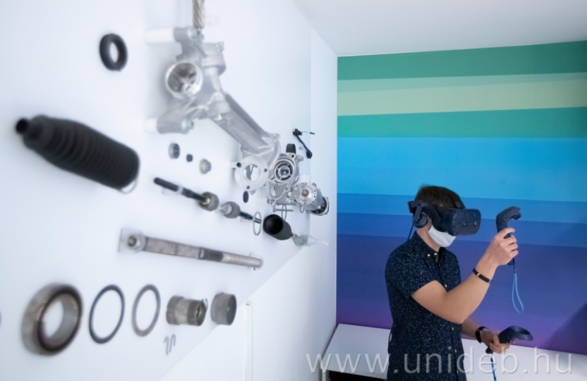 Virtuális valóság is segíti a mérnökképzést a Bosch laboratóriumában a Debreceni Egyetemen