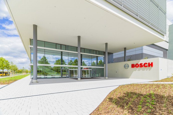 “Invented for life” with semiconductors: Bosch invests further billions in chip business