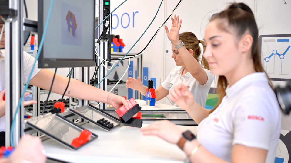 Bosch, Budapest Business School and the City of Hatvan inaugurate a smart laboratory in Hatvan