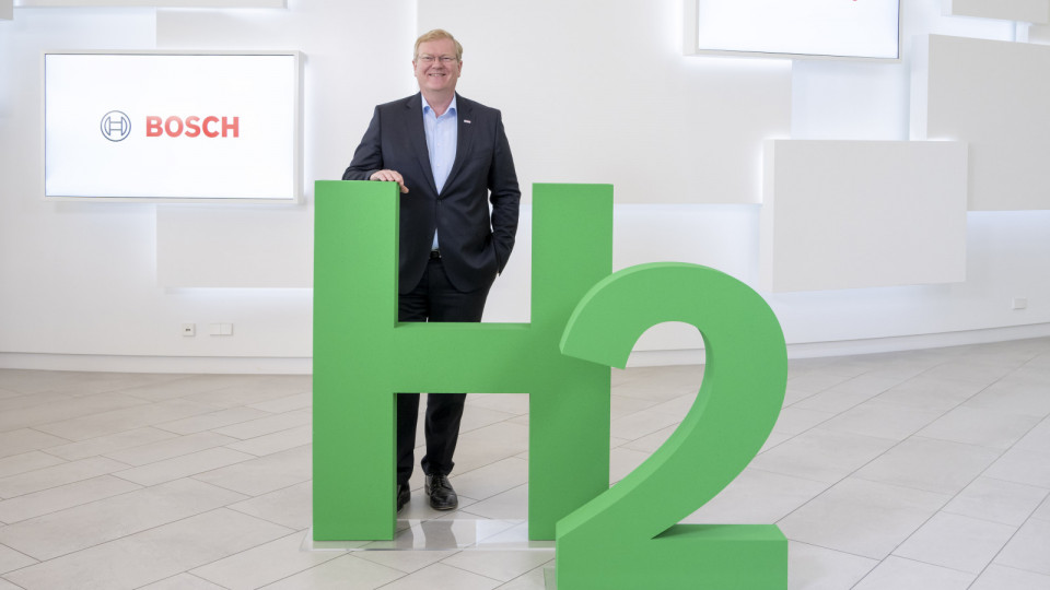 Into the hydrogen age: Bosch starts volume production of its fuel-cell power module