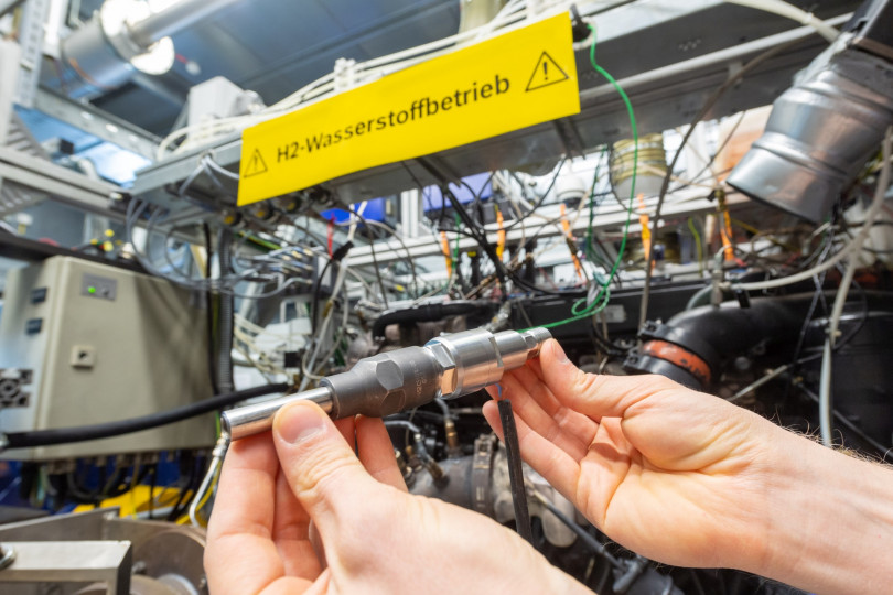 Into the hydrogen age: Bosch starts volume production of its fuel-cell power module