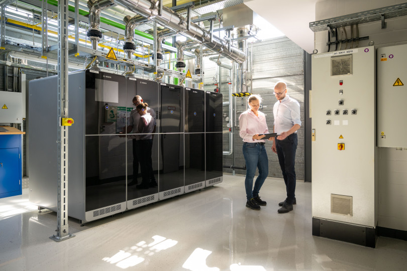 Into the hydrogen age: Bosch starts volume production of its fuel-cell power module