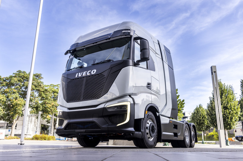 Into the hydrogen age: Bosch starts volume production of its fuel-cell power module