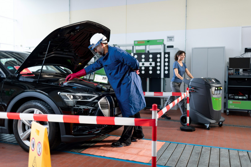 Bosch ESI[tronic] diagnosztikai szoftver: hatékony segítség az elektromos- és hibrid járművekhez