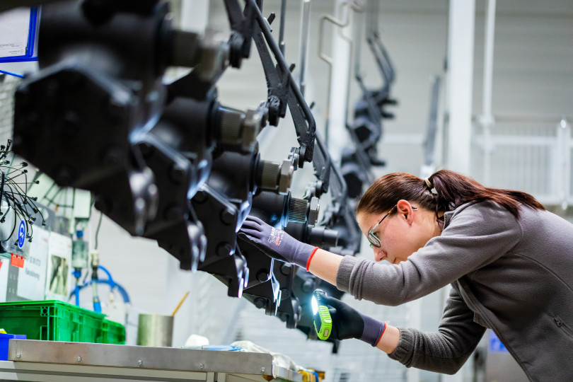 The 10 millionth electric steering unit completed at Bosch in Maklár