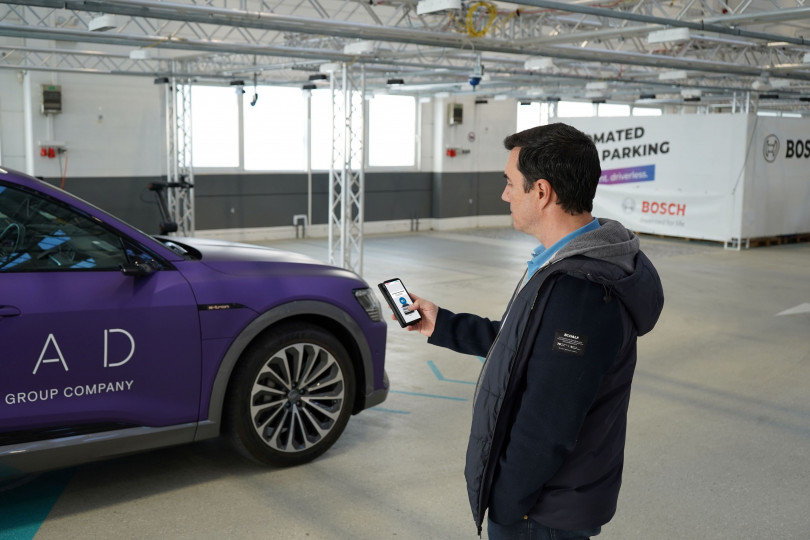 Vezető nélküli navigáció a töltőállomásokhoz – a Bosch és a Volkswagen leányvállalata, a Cariad technológiájával