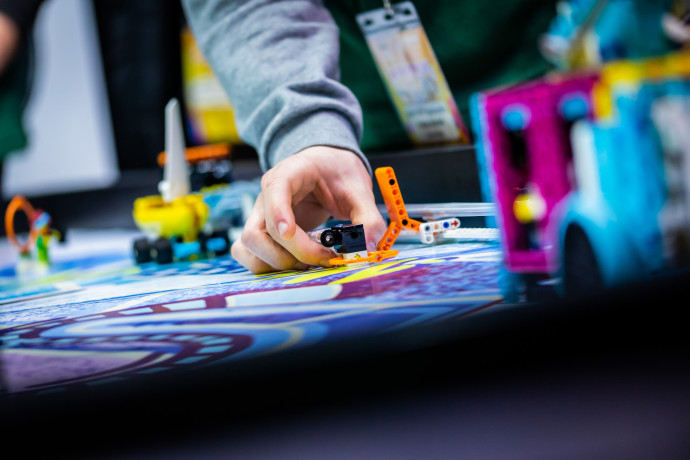 Schoolchildren mastered the basics of future technologies in a robot-building and programming competition in Miskolc