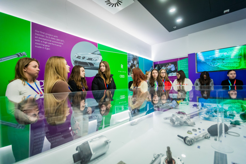 Women behind the steering gears – Girls' Day at Bosch