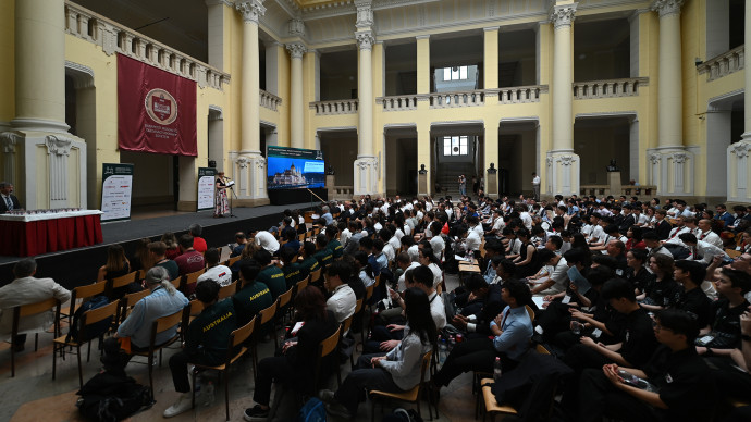 Young physicists of the world compete in Budapest