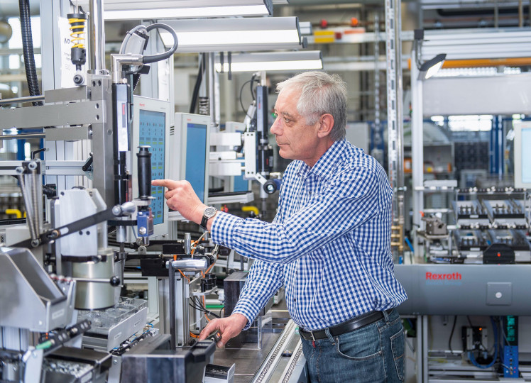 Bosch ConnectedWorld IoT conference in Berlin Bosch combines “Industrie 4.0” platform and Industrial Internet Consortium standards for the first time