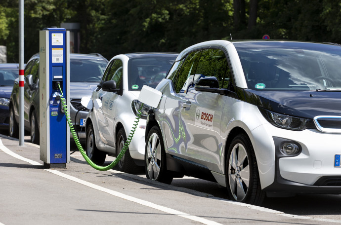 A Bosch megnöveli az elektromos gépjárművek akkumulátorának élettartamát