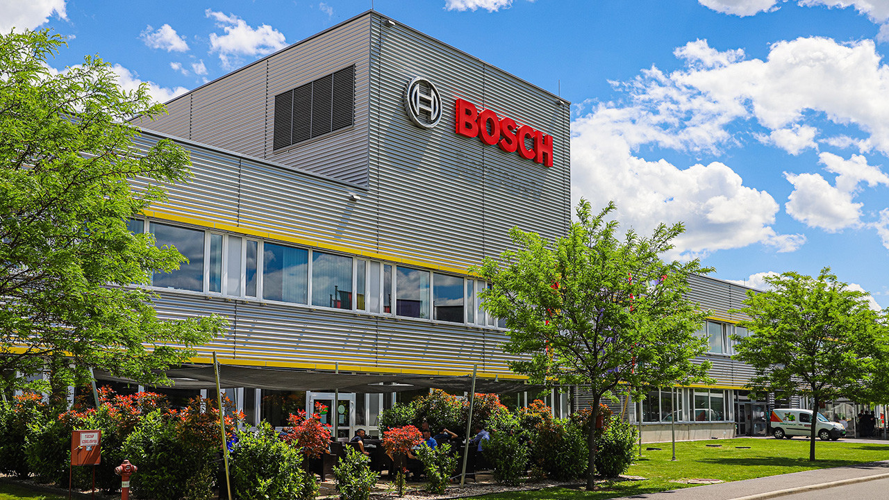 The 350 millionth product is made at the Bosch automotive plant in Miskolc