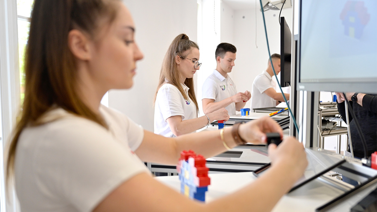 Bosch, Budapest Business School and the City of Hatvan inaugurate a smart laboratory in Hatvan