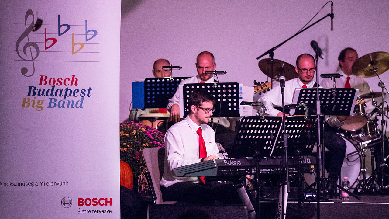 Charity swing – packed Bosch concert